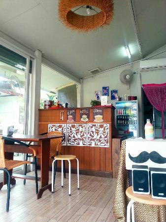 Musta Cafe & Restaurant